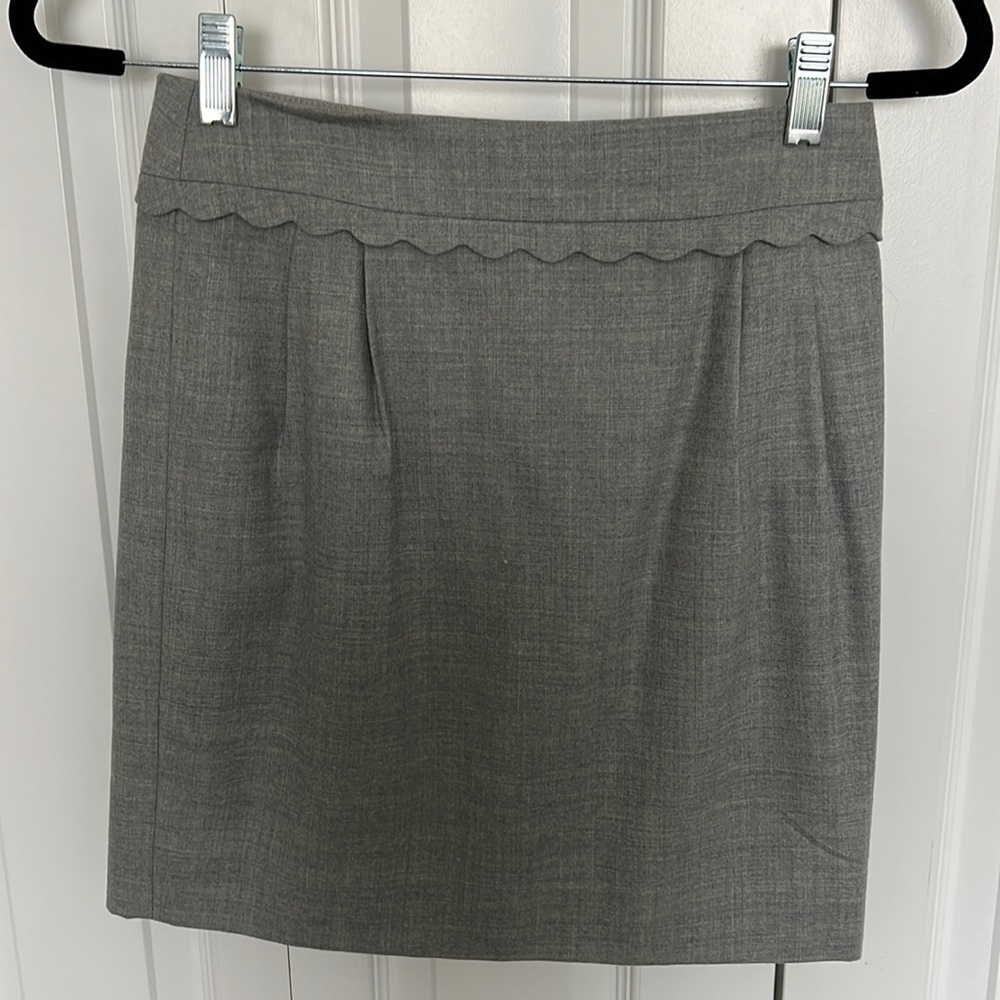 Jcrew size 00, grey pencil skirt with scallop detail